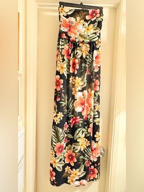 Vibe Black Tropical Floral Maxi Dress